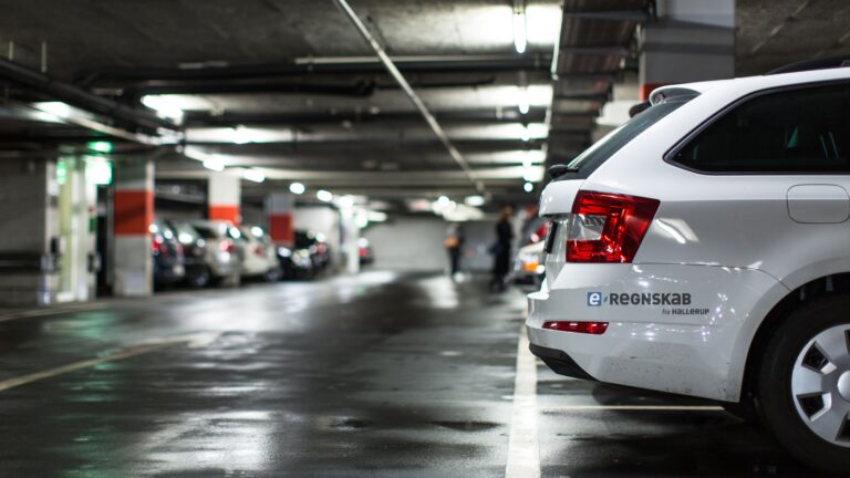 e-Regnskab og PARKPARK: En smartere måde at håndtere parkeringsudgifter